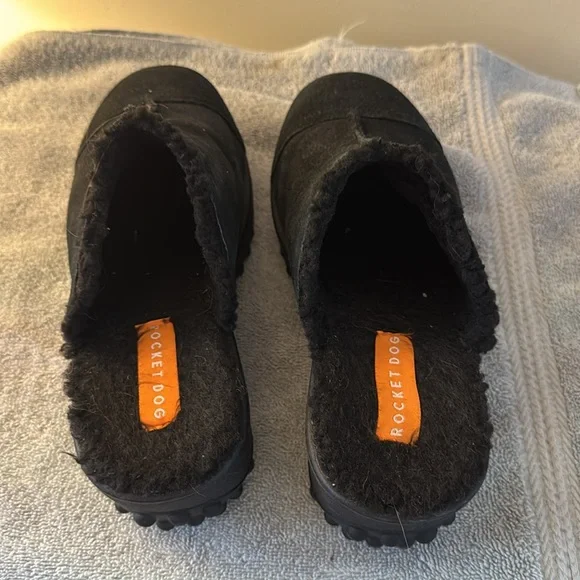 Rocket dog women platform comfort shearing clog mule. Size 7, black.New w/o box - Picture 3 of 5